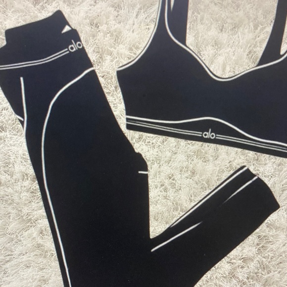 ALO Yoga Pants - ALO Yoga Black and White Leggings Set